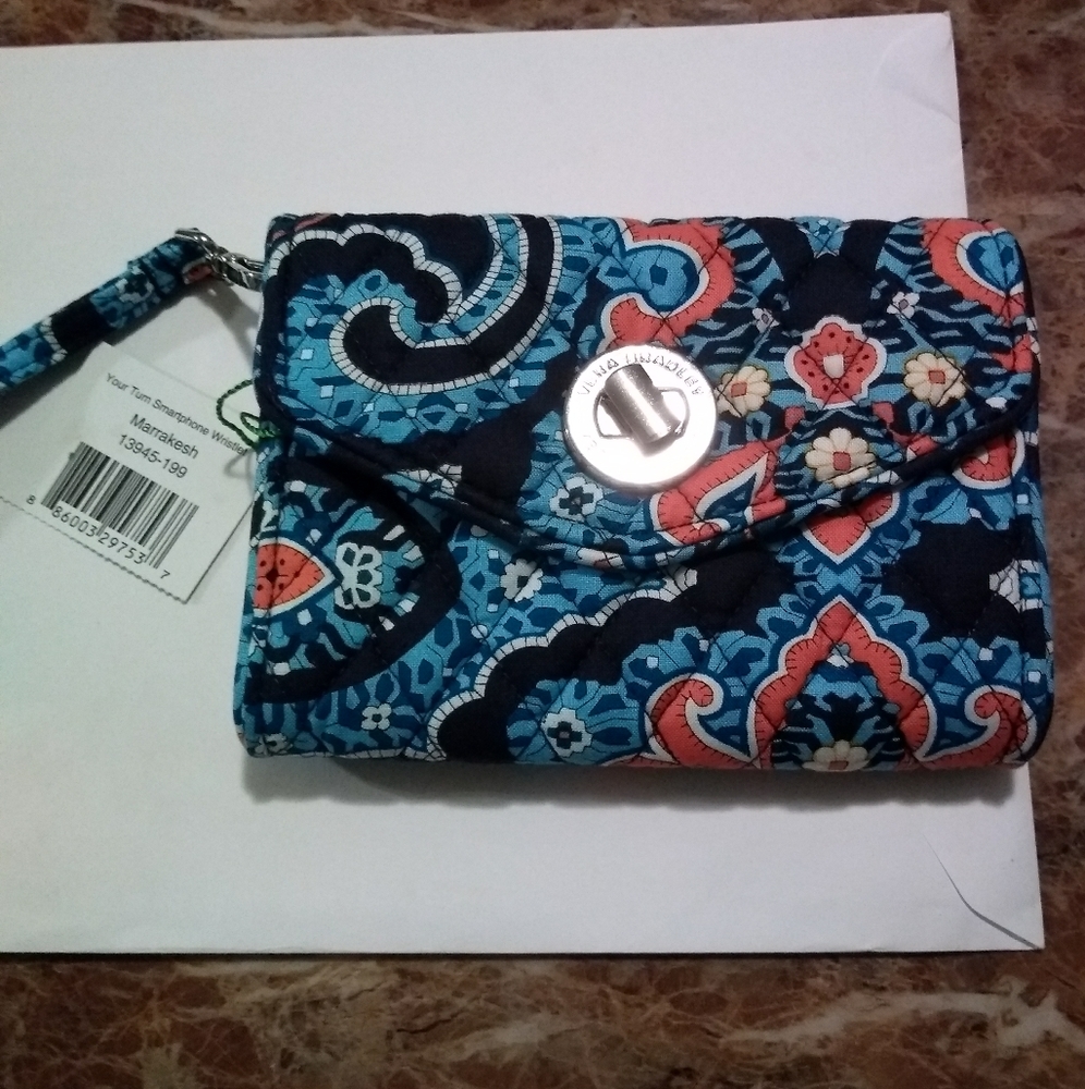 Smart phone wristlet